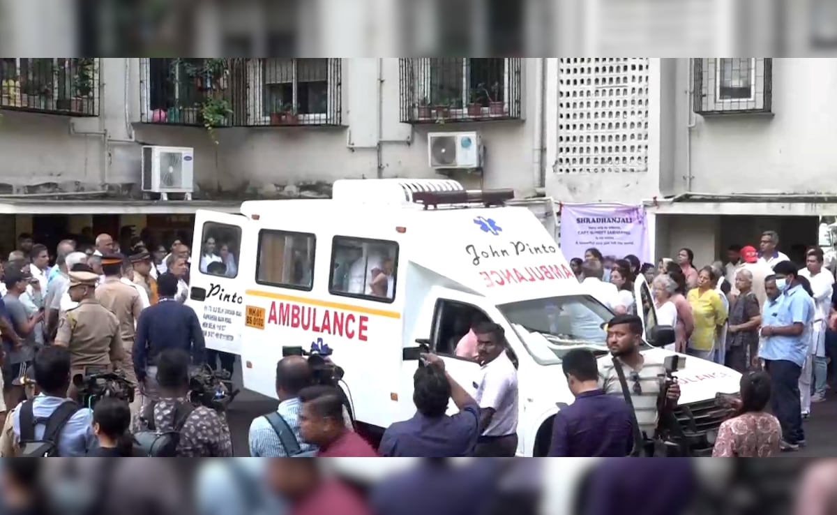 Since morning, over a thousand people visited Captain Sabharwals residence to pay their respects. Since morning, over a thousand people visited Captain Sabharwals residence to pay their respects.