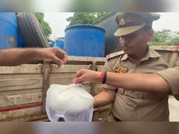 क्या आपका पनीर शुद्ध है? NCR में धड़ल्ले से हो रही नकली पनीर की सप्लाई, 1400 किलो के साथ 4 गिरफ्तार क्या आपका पनीर शुद्ध है? NCR में धड़ल्ले से हो रही नकली पनीर की सप्लाई, 1400 किलो के साथ 4 गिरफ्तार