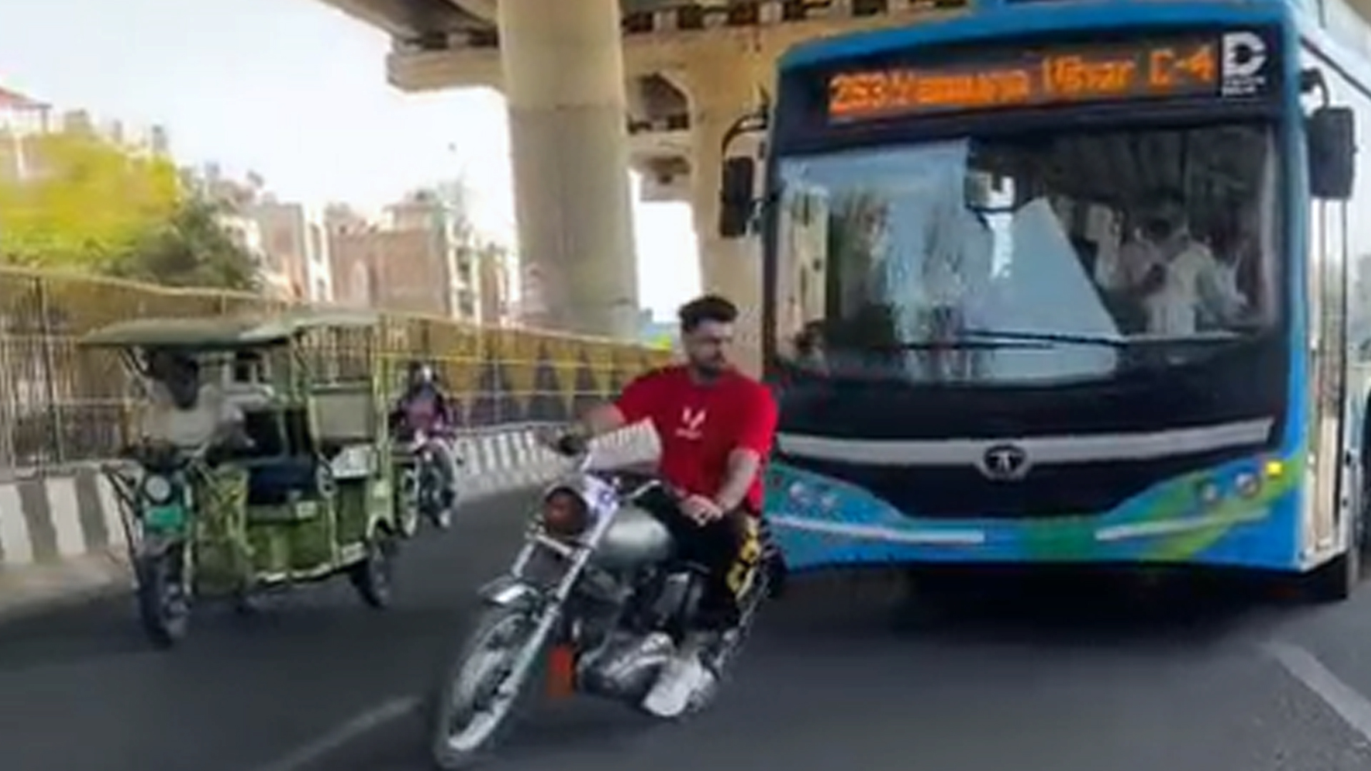 Video: Biker Performs Zig-Zag Stunt In Front Of Bus In Delhi, Bike Scrapped