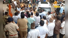 Mumbai BJP Rada: भाजपाच्या दोन गटात जोरदार राडा, मंत्र्यांसमोरच एकमेकांना भिडले