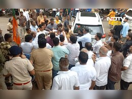 Mumbai BJP Rada: भाजपाच्या दोन गटात जोरदार राडा, मंत्र्यांसमोरच एकमेकांना भिडले