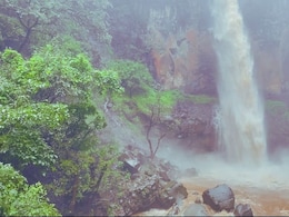 Kolhapur Monsoon Tourist Places : घनदाट अभयारण्य, हुडहुडी भरवणारी बोचरी थंडी; कोल्हापुरातील या प्रसिद्ध पर्यटनस्थळी मोठी गर्दी Kolhapur Monsoon Tourist Places : घनदाट अभयारण्य, हुडहुडी भरवणारी बोचरी थंडी; कोल्हापुरातील या प्रसिद्ध पर्यटनस्थळी मोठी गर्दी