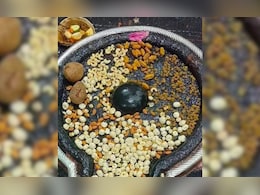 Sawan 2025 : शिवलिंग पर चढ़ा हुआ प्रसाद क्यों नहीं खाना चाहिए, पंडित जी से जानिए इसके पीछे का तथ्य Sawan 2025 : शिवलिंग पर चढ़ा हुआ प्रसाद क्यों नहीं खाना चाहिए, पंडित जी से जानिए इसके पीछे का तथ्य