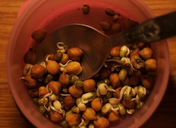 Why Nutritionists Swear By Soaked Kala Chana For Everyday Health