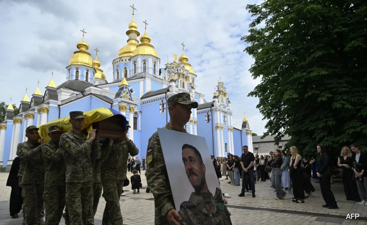 Стотици събрани в Киев в четвъртък за погребението на украинския