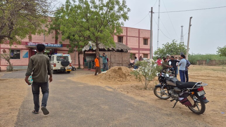 Rajasthan: पेट में दर्द से पीड़ित नाबालिग के साथ डॉक्टर ने की शर्मनाक हरकत, पॉक्सो एक्ट में मामला दर्ज Rajasthan: पेट में दर्द से पीड़ित नाबालिग के साथ डॉक्टर ने की शर्मनाक हरकत, पॉक्सो एक्ट में मामला दर्ज