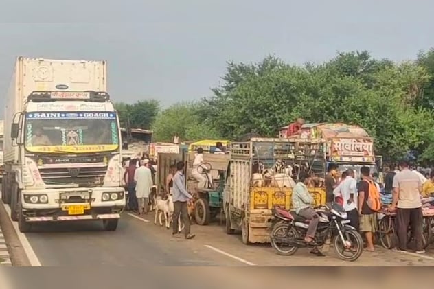 बकरा मंडी की वजह से लगा जाम
