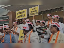 महाराष्ट्र : विधानसभा में लहराए मी मराठी, मेरा अभिमान मराठी के पोस्टर, विपक्ष ने हिंदी पर महायुति को ऐसे घेरा