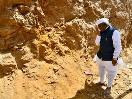 Rajasthan: राज्यपाल ने हल्दीघाटी की मिट्टी से किया तिलक, महाराणा प्रताप और चेतक को किया याद Rajasthan: राज्यपाल ने हल्दीघाटी की मिट्टी से किया तिलक, महाराणा प्रताप और चेतक को किया याद