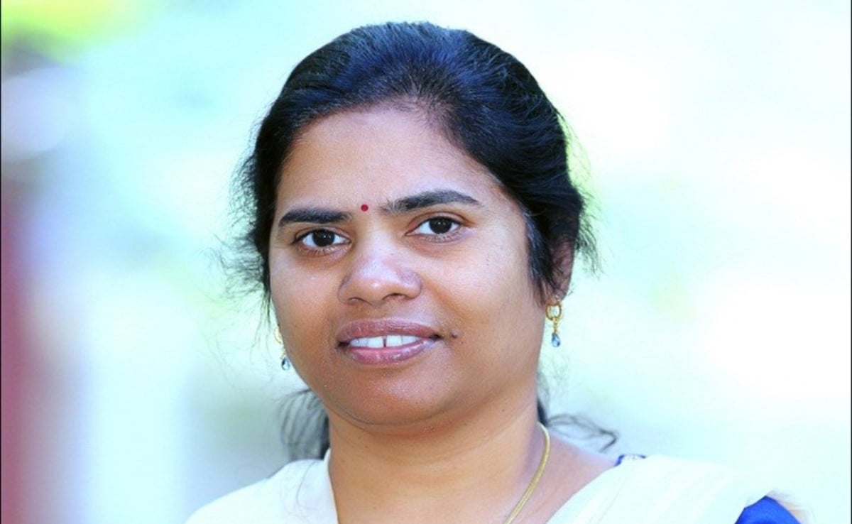 Her specialisation was in Geotechnical Engineering. She completed her doctorate from IIT-Madras in 2000 in Geotechnical Engineering. Her specialisation was in Geotechnical Engineering. She completed her doctorate from IIT-Madras in 2000 in Geotechnical Engineering.