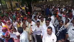 Illegal Sand Mining Case: अवैध रेत खनन मामले में गोली चलाने वाला आरोपी चढ़ा हत्थे, आईजी ऑफिस पहुंचे ग्रामीण