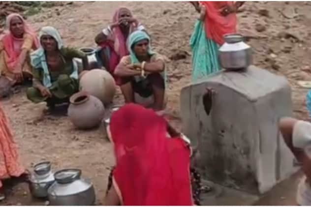 महिलाओं ने किया प्रदर्शन.