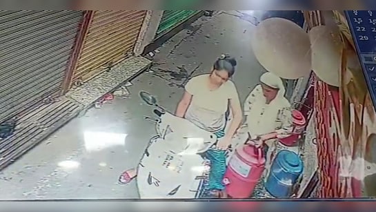 हद ही है! मुजफ्फरनगर में स्कूटी सवार महिलाओं ने कर डाली ठंडे पानी की चोरी