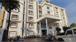 यहां अस्पताल में डॉक्टर नहीं सफाई कर्मचारी लगते हैं इंजेक्शन, छतरपुर में स्वास्थ्य व्यवस्था की खुली पोल