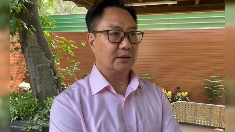 "Average Lawyer": Kiren Rijiju Attacks Kapil Sibal Over Cash-At-Home Row