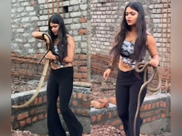 VIDEO: फुल मेकअप में बन-ठनकर सांप पकड़ने पहुंची 'दीदी', देख लोगों ने ली मौज VIDEO: फुल मेकअप में बन-ठनकर सांप पकड़ने पहुंची 'दीदी', देख लोगों ने ली मौज
