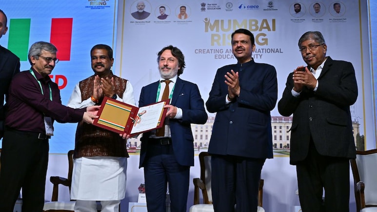 Navi Mumbai : नवी मुंबई होणार आंतरराष्ट्रीय विद्यापीठांचे शैक्षणिक हब, 5 विद्यापीठांना दिले इरादापत्र Navi Mumbai : नवी मुंबई होणार आंतरराष्ट्रीय विद्यापीठांचे शैक्षणिक हब, 5 विद्यापीठांना दिले इरादापत्र
