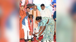 तेंदूपत्ता संग्राहकों के सम्मान में &lsquo;चरण पादुका योजना&rsquo; का फिर शुभारंभ,&nbsp;स्वाभिमान और सुरक्षा का प्रतीक बनी ये पहल