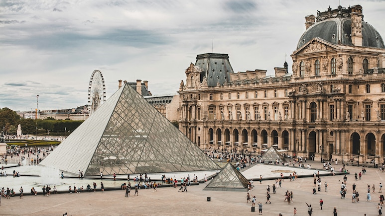 Louvre Transfers Some Of Its Most Precious Jewels To Bank Of France: Report Louvre Transfers Some Of Its Most Precious Jewels To Bank Of France: Report