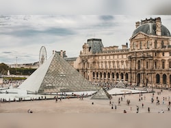 One Jewellery Piece Stolen From Louvre Found Near Museum