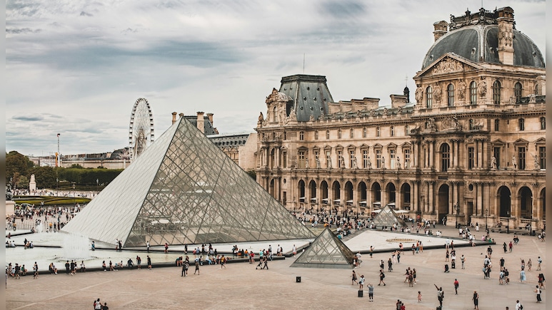 One Jewellery Piece Stolen From Louvre Found Near Museum One Jewellery Piece Stolen From Louvre Found Near Museum