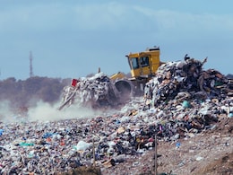 Woman Accidentally Throws Mangalsutra Worth Rs 1 Lakh In Garbage. This Happens Next Woman Accidentally Throws Mangalsutra Worth Rs 1 Lakh In Garbage. This Happens Next