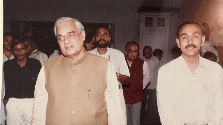 जयप्रकाश से अटल तक... सबके चहते थे विजय रूपाणी, देखिए उनकी 10 दुर्लभ तस्वीरें जयप्रकाश से अटल तक... सबके चहते थे विजय रूपाणी, देखिए उनकी 10 दुर्लभ तस्वीरें