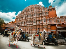 Why Jaipur's Hawa Mahal Never Fails To Mesmerise Tourists Why Jaipur's Hawa Mahal Never Fails To Mesmerise Tourists
