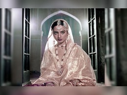 रेखा की 'उमराव जान' हुई री-रिलीज, बीते दिन मुंबई में हुई ग्रैंड स्क्रीनिंग रेखा की 'उमराव जान' हुई री-रिलीज, बीते दिन मुंबई में हुई ग्रैंड स्क्रीनिंग
