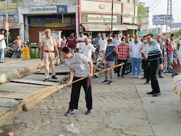 Tina dabi: 'झाड़ू लेकर शहर में निकल गईं मैडम', दुकानों के बाहर सफाई करती नजर आईं IAS टीना डाबी