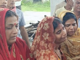 Rajasthan: मां की अर्थी को बेटियों ने दिया कंधा, लड़कियों को मुखाग्नि देते देख ग्रामीण भी हुए भावुक