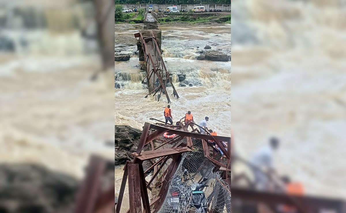The incident happened in Kundmala, a popular tourist destination that sees high footfall during monsoons. The incident happened in Kundmala, a popular tourist destination that sees high footfall during monsoons.