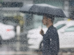 Cloudy Sky With Light Rain Predicted For Delhi Tomorrow: Weather Office