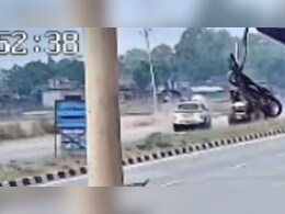 खौफनाक मंजर! गोरखपुर में कार-बाइक की टक्कर में 4 युवकों की दर्दनाक मौत, CCTV फुटेज आई सामने खौफनाक मंजर! गोरखपुर में कार-बाइक की टक्कर में 4 युवकों की दर्दनाक मौत, CCTV फुटेज आई सामने