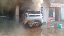 भरतपुर: कार में जिंदा जल गया डॉक्टर, दुकान में फंसने के कारण नहीं खुल पाया था गेट
