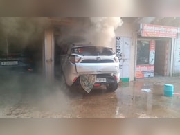 भरतपुर: कार में जिंदा जल गया डॉक्टर, दुकान में फंसने के कारण नहीं खुल पाया था गेट