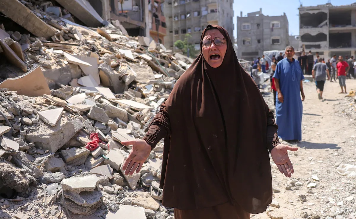 Град Газа Майката на Газан Амал Абу Шалуф прокара ръка