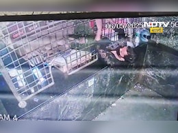 Nagpur News: दारूसाठी काय पण! छोट्याशा जाळीतून आत घुसला, दारू बरोबर पैशांवर डल्ला मारला