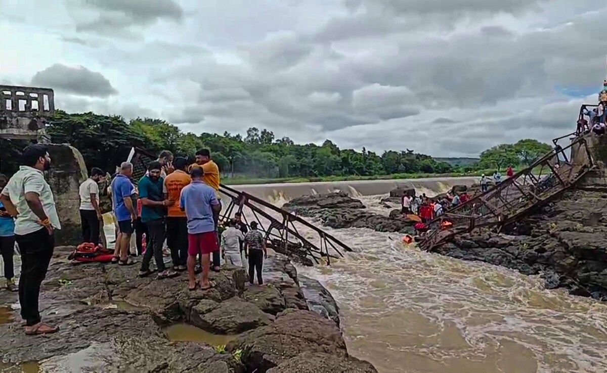 Officials had not conducted a structural audit of the bridge in the past few years. Officials had not conducted a structural audit of the bridge in the past few years.