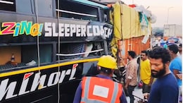 Road Accident : झोपेत घात झाला, मुंबई नागपूर राष्ट्रीय महामार्गावर भीषण अपघात; 2 प्रवाशांचा मृत्यू,&nbsp;15 ते 20 जखमी&nbsp;