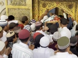 Eid al-Adha 2025: देशभर में आज मनाई जा रही ईद उल अजहा, राजस्थान की अजमेर दरगाह में अदा की गई सुबह की नमाज Eid al-Adha 2025: देशभर में आज मनाई जा रही ईद उल अजहा, राजस्थान की अजमेर दरगाह में अदा की गई सुबह की नमाज