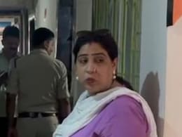 Bank Loan Recovery: बैंक से लोन लेकर भूल गए, तो ज्वेलरी शॉप और होटल कर दी गई सील, जानें- पूरा मामला