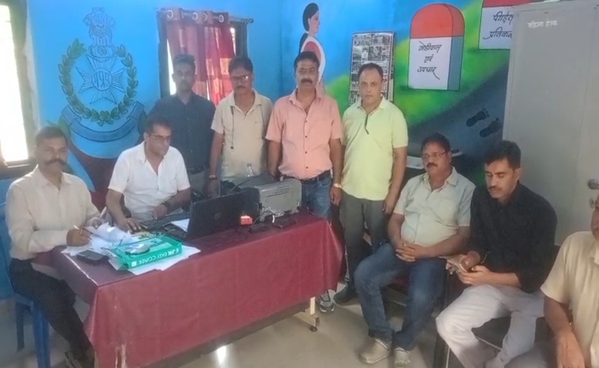 Bribe Case: बर्थडे पर रिश्वत लेते पकड़ा गए साहब; एक दिन बाद था रिटायरमेंट, सागर में लोकायुक्त का एक्शन