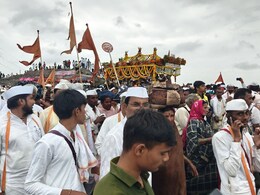Saint Dnyaneshwar Maharaj Palkhi : आज माऊलींच्या पादुकांचं नीरास्नान, दौंडज खिंडीतील थांब्यानंतर पालखी मार्गस्थ Saint Dnyaneshwar Maharaj Palkhi : आज माऊलींच्या पादुकांचं नीरास्नान, दौंडज खिंडीतील थांब्यानंतर पालखी मार्गस्थ