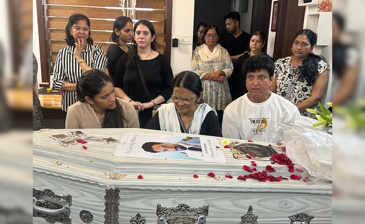 Later, the last rites will be held at the Sewri Christian Cemetery. Later, the last rites will be held at the Sewri Christian Cemetery.