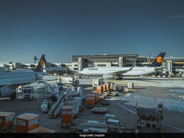 Overweight UK Tourist Dragged Off From Aircraft After Emergency Aisle Seat Request: Report Overweight UK Tourist Dragged Off From Aircraft After Emergency Aisle Seat Request: Report