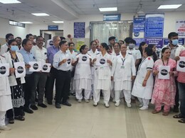 Navi Mumbai : मृतदेह गुंडाळायचे कापड अधीक्षकांच्या गळ्यात घातले; डॉक्टर कर्मचाऱ्यांनी केला निषेध