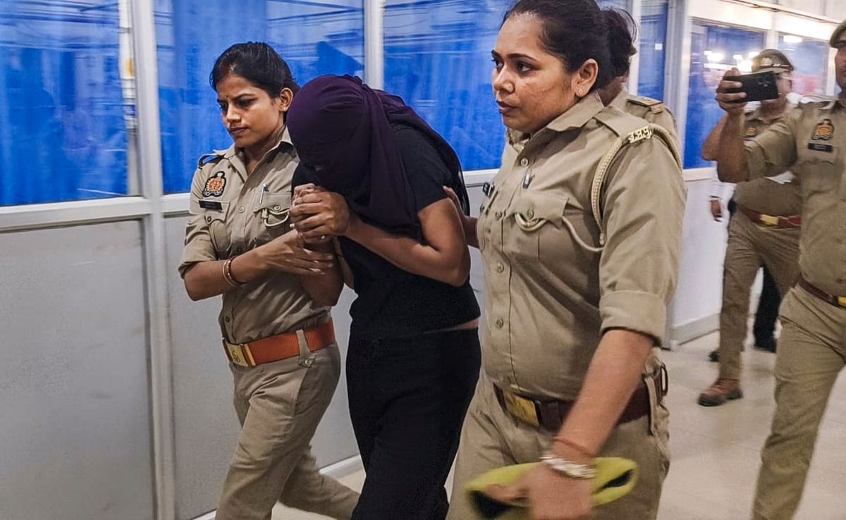 Raja Raghuvanshi Murder Case: इंदौर से शिलांग पुलिस ने सोनम के व्यवहार की जुटाई जानकारी