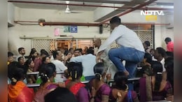 Dharashiv News: तुळजाभवानी मंदिरातील दर्शन रांगेत भक्तांमध्ये फ्री स्टाईल हाणामारी,कारण काय?