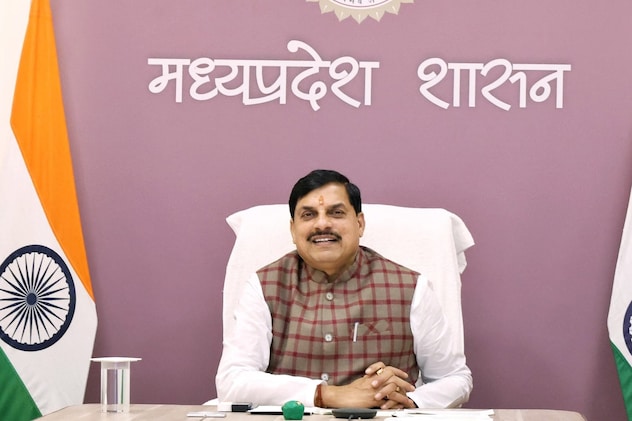 मुख्यमंत्री ने विदेश से लौटने के बाद किया बड़ा बदलाव, सचिव को पद से हटाया